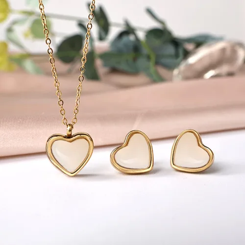 Vista 6 de Temoto Valentines Day Girlfriend Gifts Necklace - Gold Carnelian Crystal Heart Necklace for Women Teen Girls Love Gifts for Her