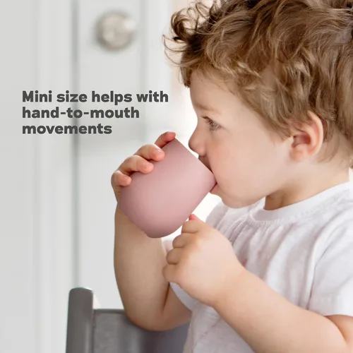 Vista 6 de ezpz Taza Mini + Sistema de Entrenamiento con Pajita (Azul) - 9 Meses+ - Taza de Entrenamiento 100% de Silicona para Bebés + Niños Pequeños