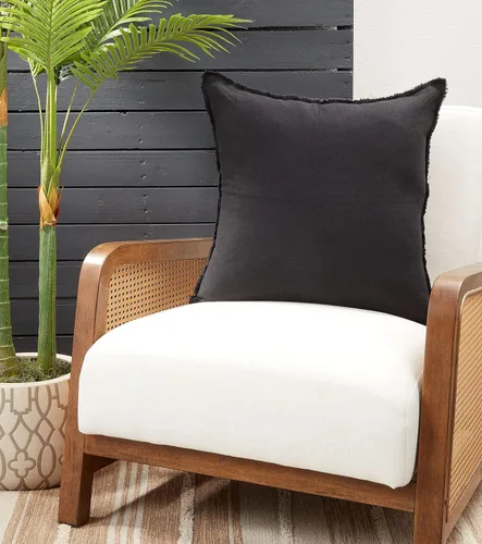 Vista 3 de SARO LIFESTYLE Almohada de diseño con flecos con relleno de plumón, negro, 20 pulgadas (13049.BK20S)