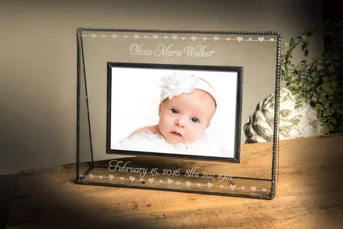 Vista 5 de Marco de recuerdo de bebé personalizado para mamá y papá 4 x 6 pulgadas, marco de fotos de vidrio grabado para guardería, Pic 319-46H EP508