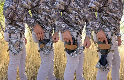 Vista 5 de Slicker Funda universal para pistola con opciones de montaje en el pecho y las piernas que ocultan y protegerán