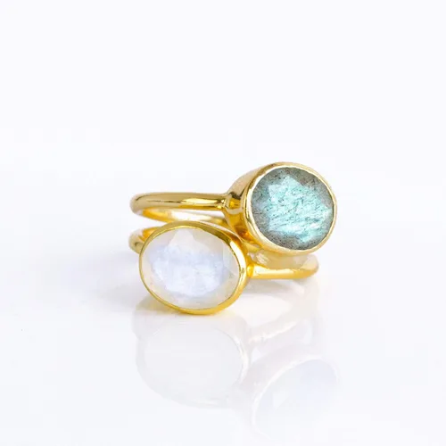 Vista 104 de Oval Birthstone Ring Bezel Set in Vermeil Gold, Sterling Silver, or Rose Gold, Stacking Birthstone Ring [rOMB]