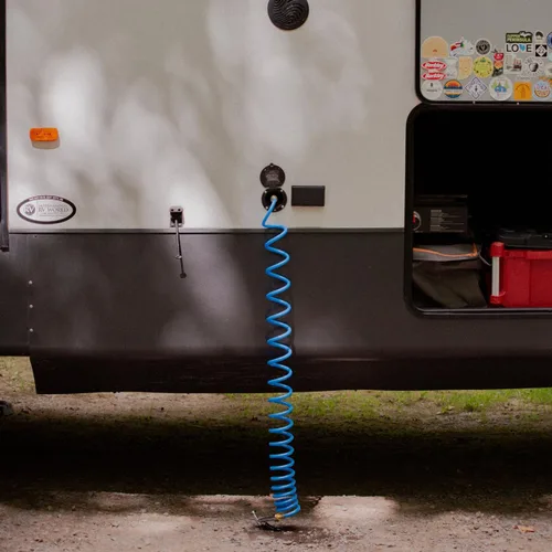 Vista 3 de RecPro RV Manguera de ducha exterior Manguera enrollada azul de 15' Rociador opcional de conexión rápida flexible Resistente a rayos UV