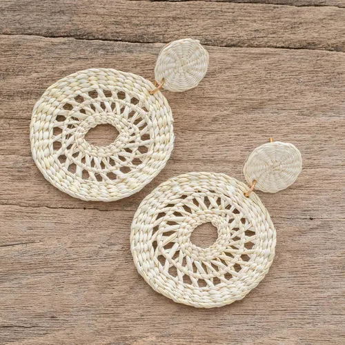 Vista 2 de NOVICA Aretes colgantes hechos a mano de fibra natural, alabastro circular, sin piedra, materiales Honduras Nature 2.4 pulgadas de largo x 1.6