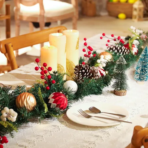 Vista 2 de Guirnalda de Navidad Preencendida de 6 Pies, Decoraciones Navideñas, Guirnalda Iluminada a Batería para Interiores con Bayas Rojas, Bolas