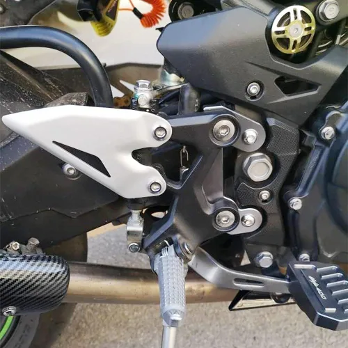 Vista 8 de Estriberas para motocicleta Reposapiés trasero ajustable trasero (hacia arriba 0.984 in, atrás 0.512 in) (para vehículo Kawasaki) Z500; NINJA500