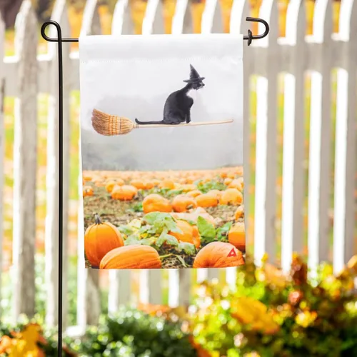 Vista 2 de Evergreen Flag Bandera de bienvenida de jardín de Halloween (gato volador)