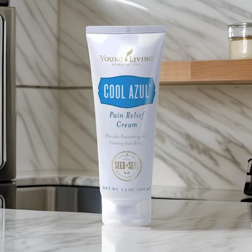 Vista 4 de Young Living Cool Azul Crema para aliviar el dolor, mezcla refrescante de mentol con aceites esenciales de gaulteria y menta, aroma vigorizante