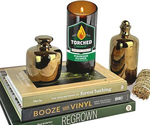 Vista 5 de Torched Velas perfumadas de cerveza, vela de cera de soja natural, aroma Pilsner de madera de pino de 8 onzas, es un gran regalo para hombres