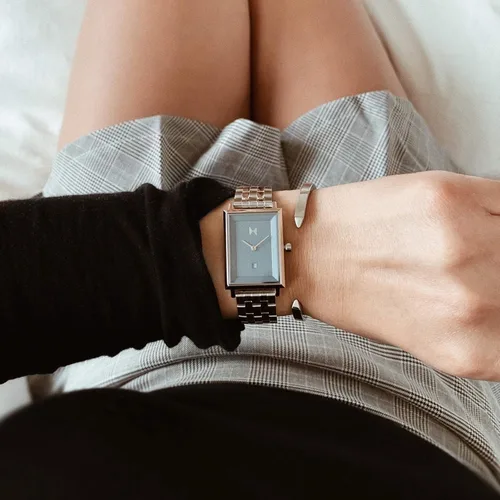 Vista 4 de MVMT Signature Square Reloj analógico minimalista para mujer