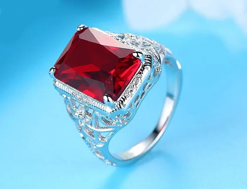 Vista 6 de Anillo de compromiso de rubí vintage de simulación rojo de plata tailandesa de gran quilate con patrón de flor simple cuadrado anillo de compromiso