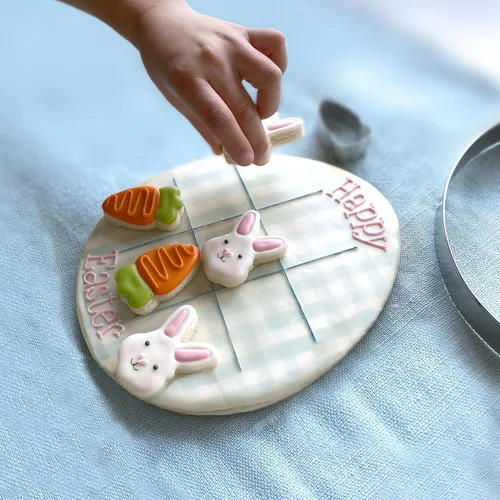 Vista 5 de R&M Juego de cortador de galletas de Pascua en forma de Tic Tac Toe, 3 piezas de acero inoxidable, incluye huevo, conejo y zanahoria