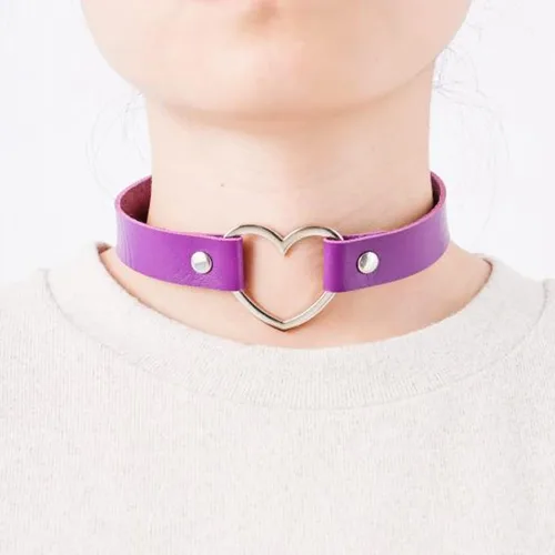 Vista 6 de Gargantilla de corazón punk para mujeres y niñas, collar gótico de piel sintética, ajustable, accesorios góticos