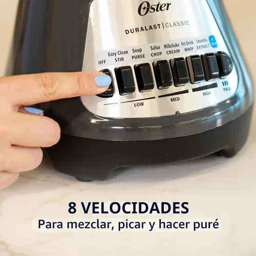 Vista 6 de Oster® Classic Series Licuadora de 8 Velocidades con Jarra de Vidrio de 6 Tazas, Gris