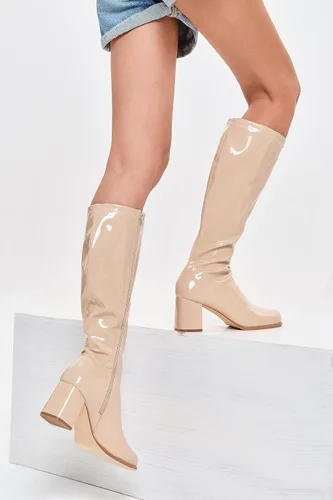 Vista 4 de Coutgo Botas altas Gogo para mujer, punta cuadrada, tacón grueso, charol y cremallera sobre la rodilla