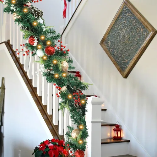 Vista 6 de Guirnalda de Navidad Preencendida de 6 Pies, Decoraciones Navideñas, Guirnalda Iluminada a Batería para Interiores con Bayas Rojas, Bolas
