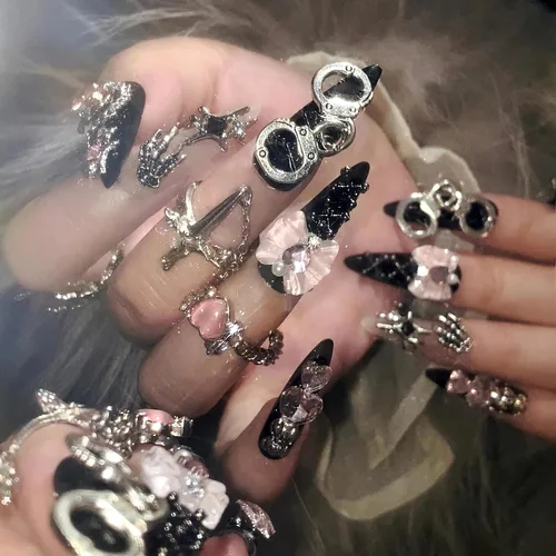 Vista 21 de BABALAL - Uñas postizas largas a presión, uñas postizas negras y rojas, uñas acrílicas de almendra con diseño gótico de vampiro, uñas adhesivas