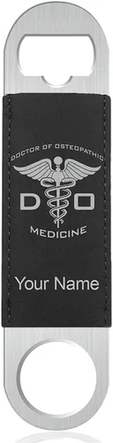 Vista 12 de LaserGram Abrebotellas, DO Doctor en Medicina Osteopática, grabado personalizado incluido (cuero sintético, negro y dorado)