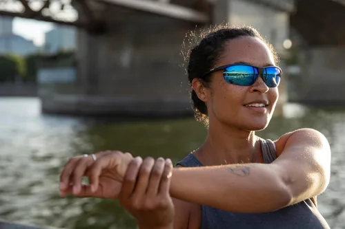 Vista 4 de Suncloud Zephyr - Gafas de sol polarizadas – 100% protección UV – Ajuste cómodo, diseño moderno – para hombres y mujeres