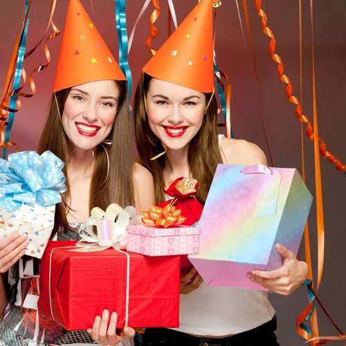 Vista 7 de Paquete de 4 bolsas de regalo con asas, bolsas de regalo de tamaño mediano degradado con purpurina con papel de seda, bolsa colorida de regalo