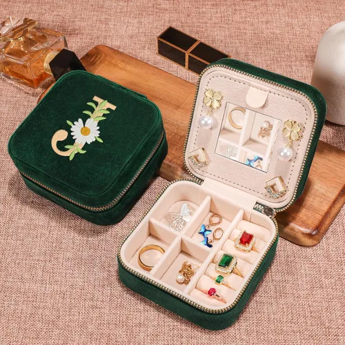 Vista 3 de GSPY Joyero de viaje de terciopelo, estuche de viaje pequeño, joyero personalizado con inicial, organizador de joyas de viaje, regalos