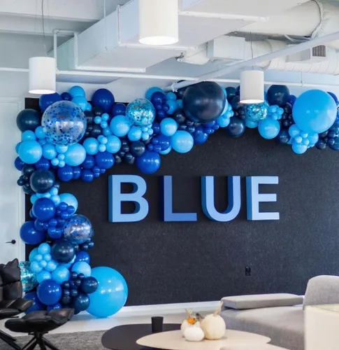 Vista 5 de Kit de Arco de Globos Azul ADOINBY, kit de 152 piezas de globos cromados macarrón azul marino y estrellas, kit de globos de diferentes tamaños