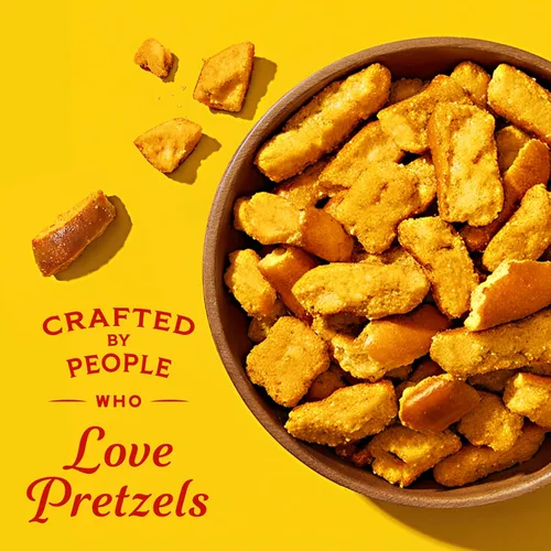 Vista 5 de Snyder's of Hanover Piezas de pretzel con sabor a queso cheddar, 11.25 onzas