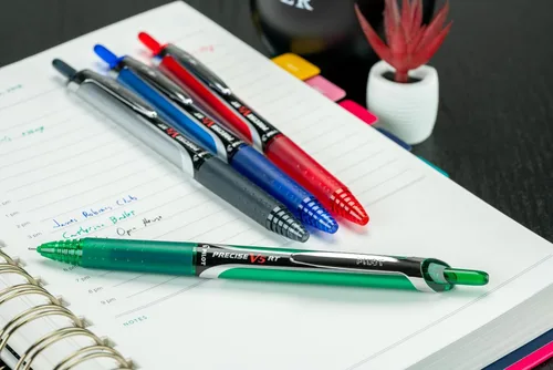 Vista 7 de PILOT Precise V5 RT - Bolígrafos de bola recargables y retráctiles, punta extrafina (0.5 mm), tinta negra/azul/roja/verde, paquete de 4 - Ideal