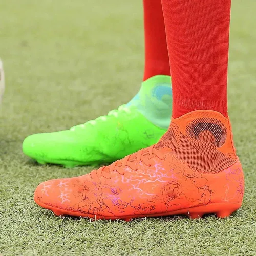 Vista 4 de WELRUNG Zapatos de fútbol unisex AG Cleats de entrenamiento atléticos antideslizantes y largos con tachuelas altas para jóvenes