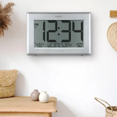 Vista 6 de La Crosse Technology 513-63867-INT Reloj digital atómico extra grande delgado con temperatura y humedad al aire libre
