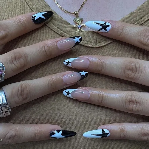 Vista 25 de Uñas postizas de almendra medianas MABKJLF con punta francesa, uñas falsas 3D con diseños de pedrería de flores de fresa, uñas pegajosas brillantes 1