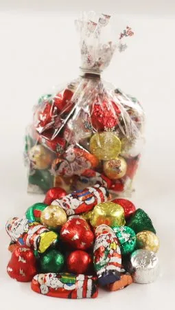 Vista 16 de Scott's Cakes Mezcla de chocolate de lujo envuelta en papel de aluminio navideño en una bolsa de bastón de caramelo de 8 onzas