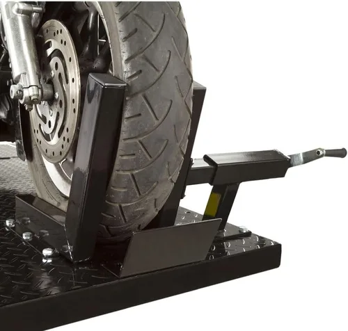 Vista 3 de Mesa de elevación de motocicletas para operar en el aire, con amarre de rueda con cuña y panel desplegable.