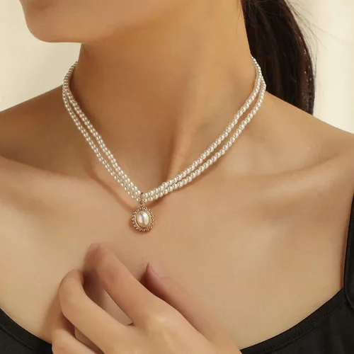 Vista 3 de Aneneiceera Gargantilla de perlas con capas de estilo bohemio, collar de perlas de doble hebra, collar de perlas con colgante de perlas, collar