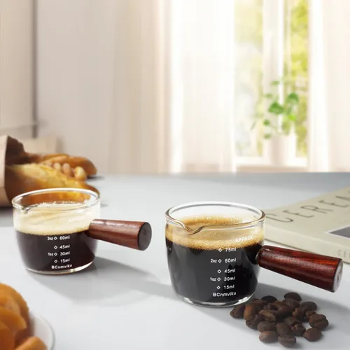 Vista 3 de Paquete de 1 vaso de chupito espresso de 2.5 fl oz, triple jarra barista con mango de madera BCnmviku