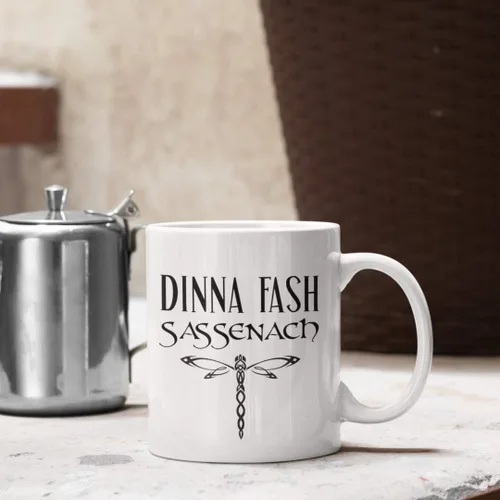 Vista 3 de Dinna Fash Sassenach - Taza de café inspirada en Outlander, de 11 onzas, color blanco
