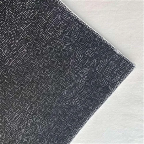 Vista 6 de Alfombra de área irregular morada, una alfombra decorativa moderna y simple impresa con patrones de tablero de ajedrez morado y blanco, tapete