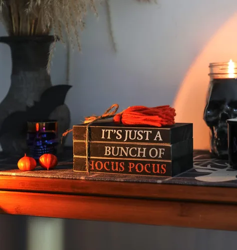 Vista 4 de Pila de libros de madera de Halloween, paquete de libros falsos Hocus Pocus, bandeja escalonada de Halloween para decoración de mesa del hogar
