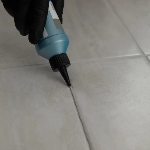 Vista 2 de Mapei UltraCare Grout Refresh - Colorante y sellador de lechada universal, botella de 8 onzas, restauración y protección de lechada fácil, alabastro
