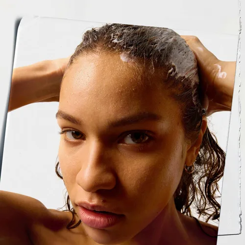 Vista 3 de Kiehl's Acondicionador de aminoácidos, tratamiento fortalecedor e hidratante para el cabello, con aminoácidos, jojoba y aceite de coco para mejorar