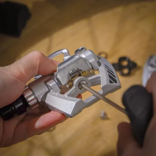 Vista 5 de Venzo Plataforma de doble función multiusos compatible con Shimano SPD bicicleta de montaña con pedales sellados sin clipless – plataforma dual