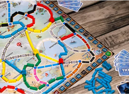 Vista 4 de Asmodee Ticket to Ride Europe - Juego de mesa (2026 Refresh) - Juego de estrategia de aventura de tren clásico para familias y adultos, mayores de 8