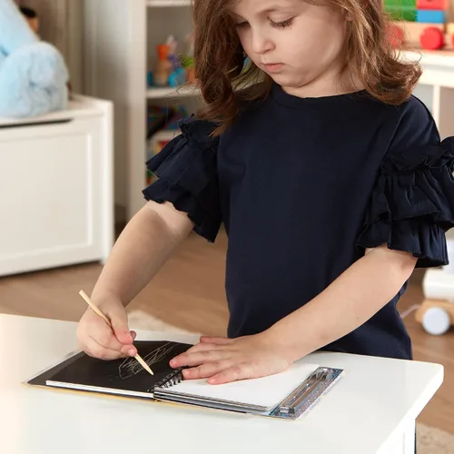 Vista 8 de Melissa & Doug Scratch Art anotador con 16 tablas para raspar y lápiz óptico