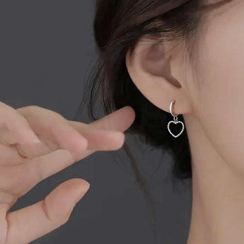 Vista 2 de SLUYNZ Aretes de aro de plata de ley con forma de corazón para mujer, aretes de aro pequeños con forma de corazón