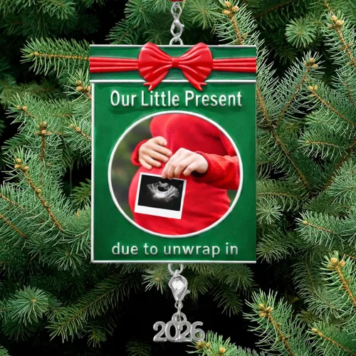 Vista 6 de BANBERRY DESIGNS Sonogram Picture Ornament 2025 – Anuncio de embarazo – Adorno de Navidad – Regalo de nueva mamá – 3.5 pulgadas de alto – 1.75