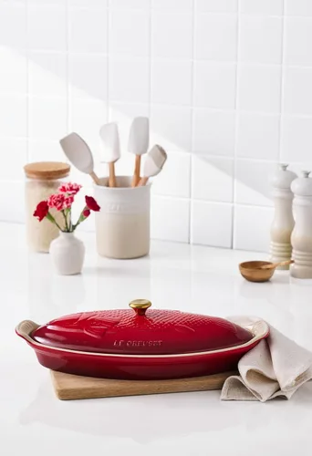 Vista 7 de Le Creuset - Horno para pescado Heritage, cerámica, 1,6 L, rojo