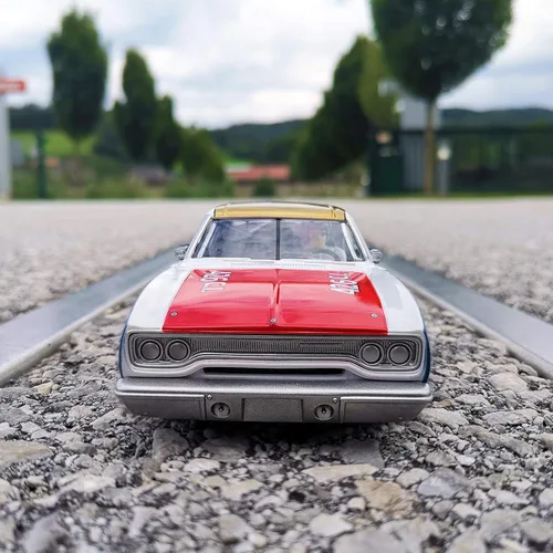 Vista 4 de Carrera 30945 Plymouth Road Runner No. 7 - Vehículo de carreras digital a escala 1:32 para carreras de autos Carrera con ranura digital, rojo, azul