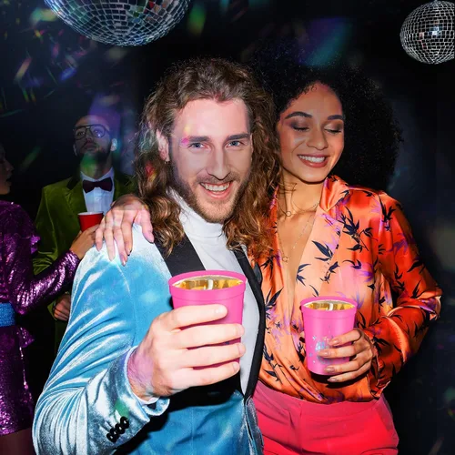 Vista 4 de Tioncy 50 vasos de plástico de 16 onzas para fiesta de discoteca para despedida de soltera, vasos reutilizables a granel de los años 70, 80, 90