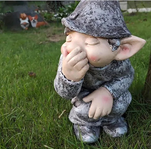 Vista 7 de Pooping - Estatua de gnomo de jardín, estatua traviesa y divertida para exteriores, figuras de jardín de elfos, decoración de césped, esculturas