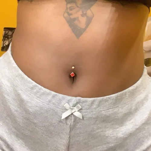 Vista 4 de AFFY Piercing para el cuerpo en oro de 14 quilates sobre plata de ley, granate